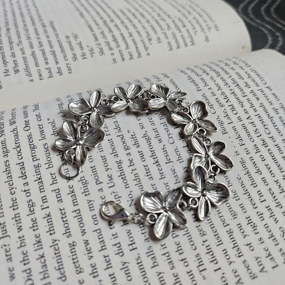 Silver Floral Bracelet - Picture 6 of 7